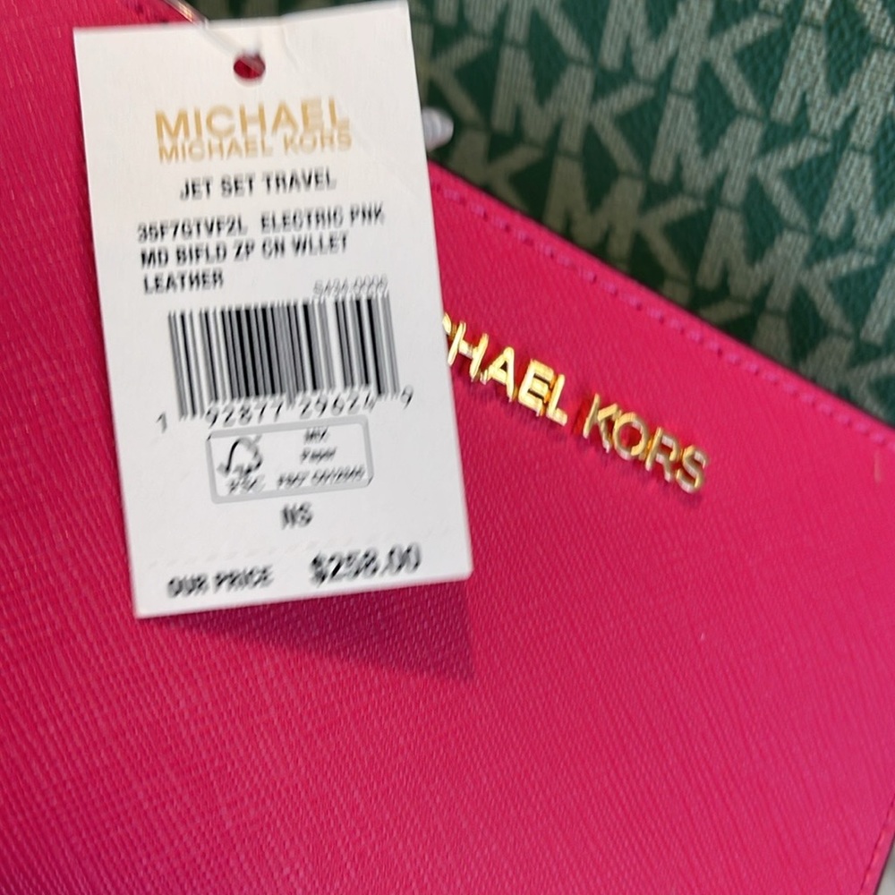 MICHAEL KORS
Medium Crossgrain Leather Wallet
Electric Pink 
NWT - Picture 3 of 16